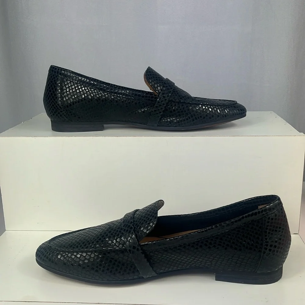 Vionic Zana Lizard in Black.